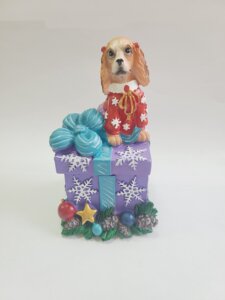 Декоративная шкатулка из полирезины Собака и подарок с бантом 6,8x7,3x12,2см  75548