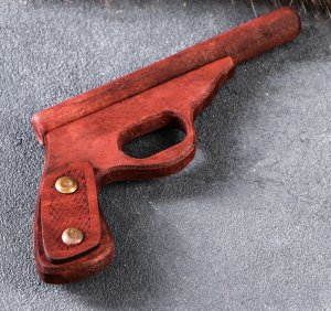 Сувенир дерев Пистолет полицейский массив бука 25 см 2933320